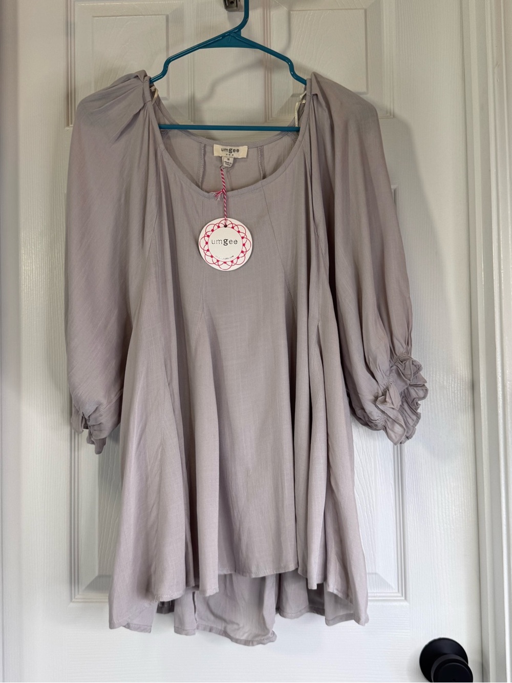 Umgee Mauve-Gray Peasant Blouse with Gathered 3/4 Sleeves medium